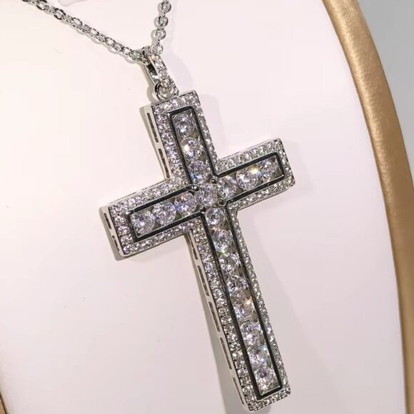🆕 Large Halo 8.00 Ctw Diamond Cross and 18" Necklace 18k White Gold 🆕 - Picture 4 of 6